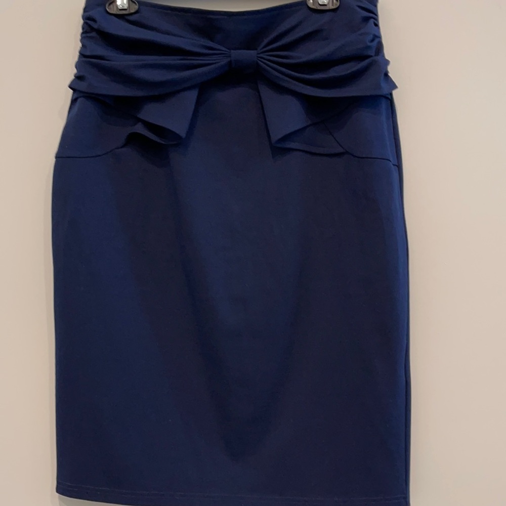Sophisticated skirt🔵